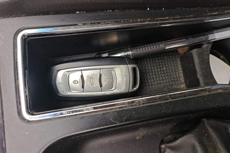 Used Geely Auto Emgrand 2016 Sedan 1.5L CVT Upward Version Vehicle Key