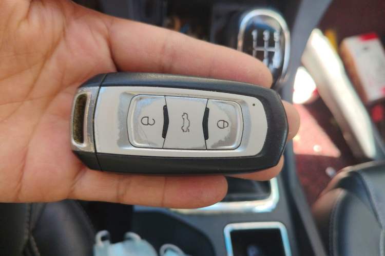 Used Geely Auto Emgrand 2016 Sedan 1.5L Manual Upward Edition Vehicle Key
