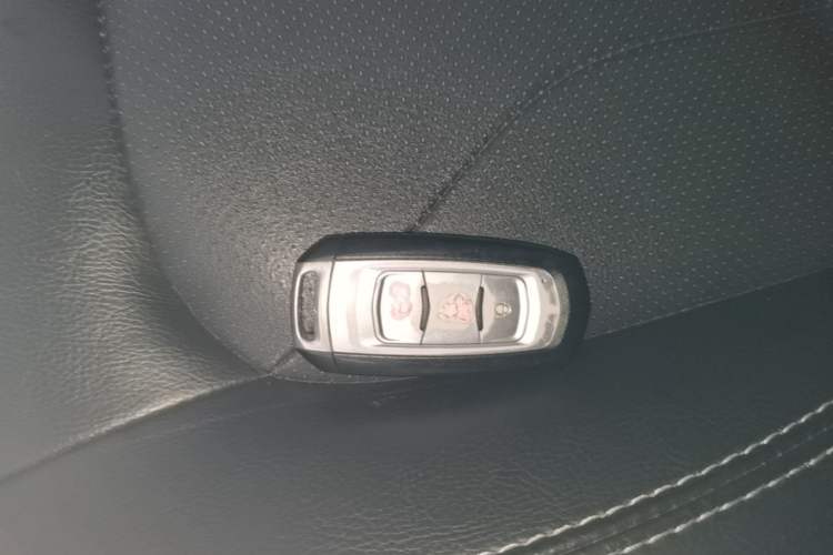 Used Geely Auto Emgrand 2016 Sedan 1.5L Manual Upward Edition Vehicle Key