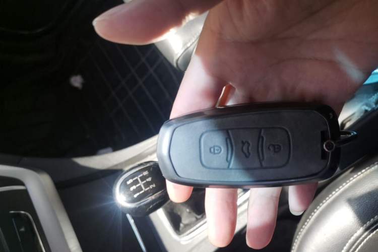 Used Geely Auto Emgrand 2016 Sedan 1.5L Manual Upward Edition Vehicle Key