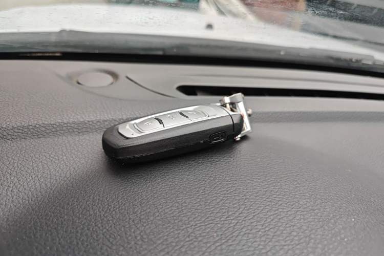 Used Geely Auto Emgrand 2016 Sedan 1.3T CVT Upward Edition Vehicle Key
