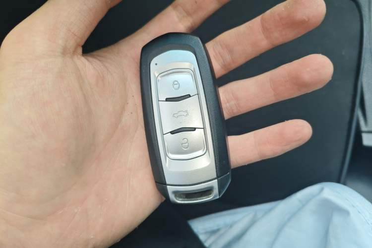Used Geely Auto Emgrand 2016 Sedan 1.5L CVT Upward Version Vehicle Key