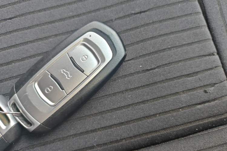 Used Geely Auto Emgrand 2016 Sedan 1.5L CVT Upward Version Vehicle Key