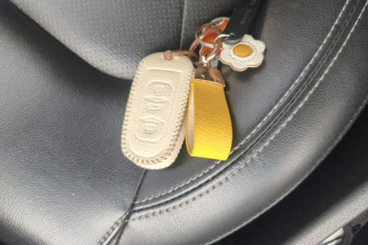 Used Geely Auto Emgrand 2016 Sedan 1.5L CVT Upward Version Vehicle Key