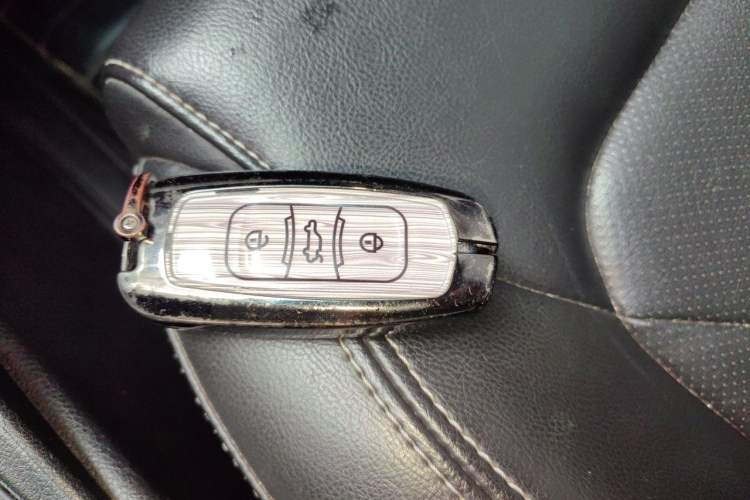 Used Geely Auto Emgrand 2016 Sedan 1.5L Manual Upward Edition Vehicle Key