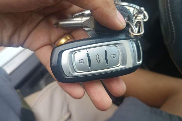 Used Geely Auto Emgrand 2016 Sedan 1.3T CVT Upward Edition Vehicle Key