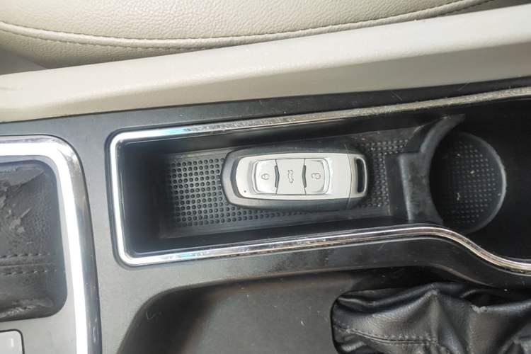 Used Geely Auto Emgrand 2016 Sedan 1.5L CVT Luxury Model Vehicle Key