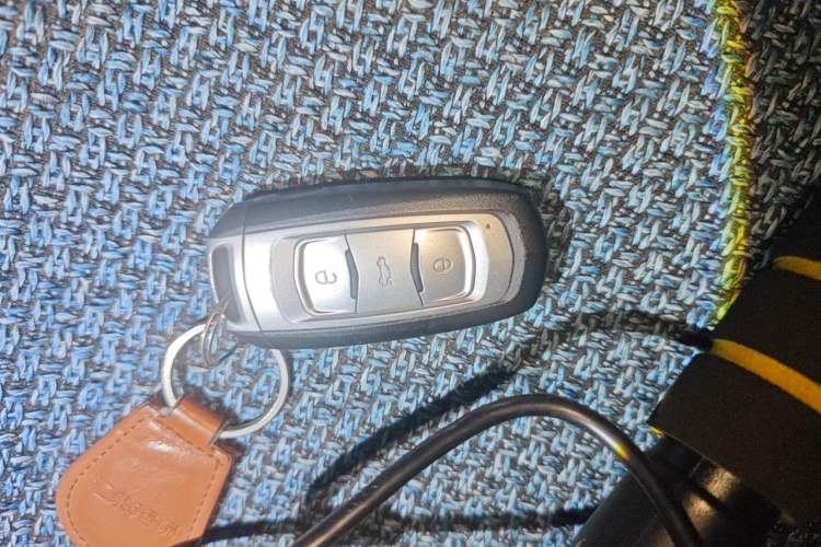 Used Geely Auto Emgrand 2016 Sedan 1.5L CVT Upward Version Vehicle Key