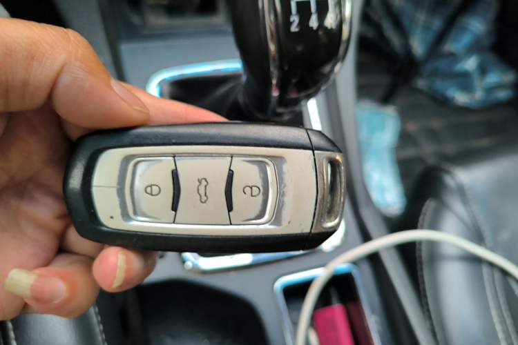 Used Geely Auto Emgrand 2016 Sedan 1.5L Manual Upward Edition Vehicle Key