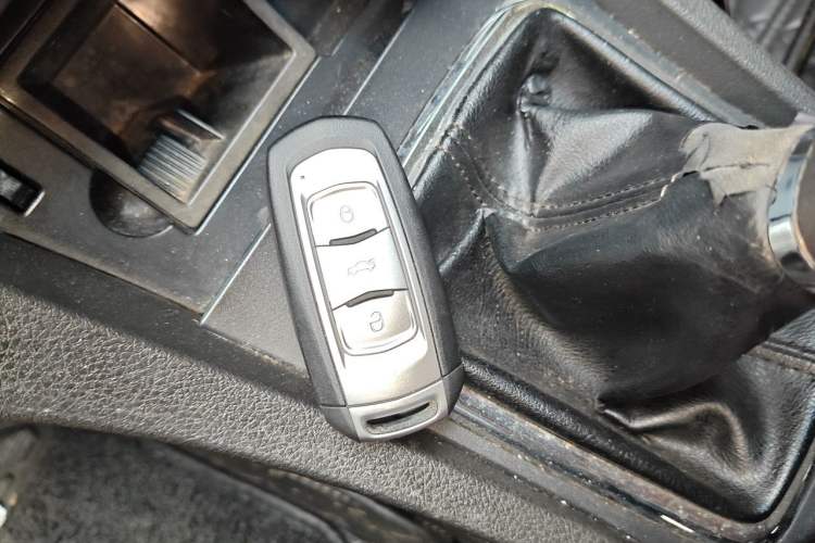 Used Geely Auto Emgrand 2016 Sedan 1.5L Manual Upward Edition Vehicle Key