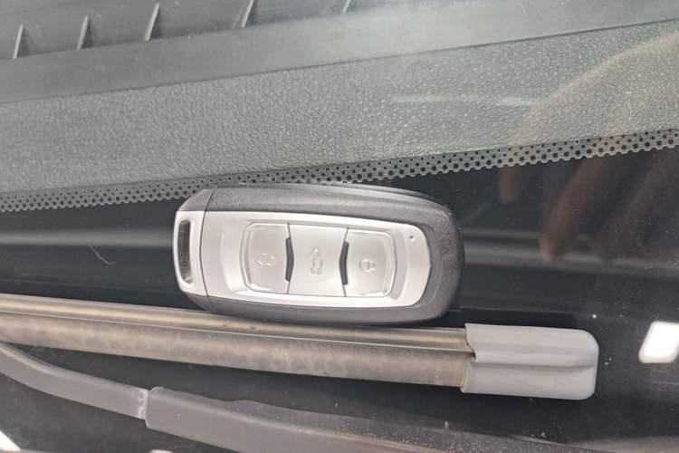 Used Geely Auto Emgrand 2016 Sedan 1.5L Manual Upward Edition Vehicle Key
