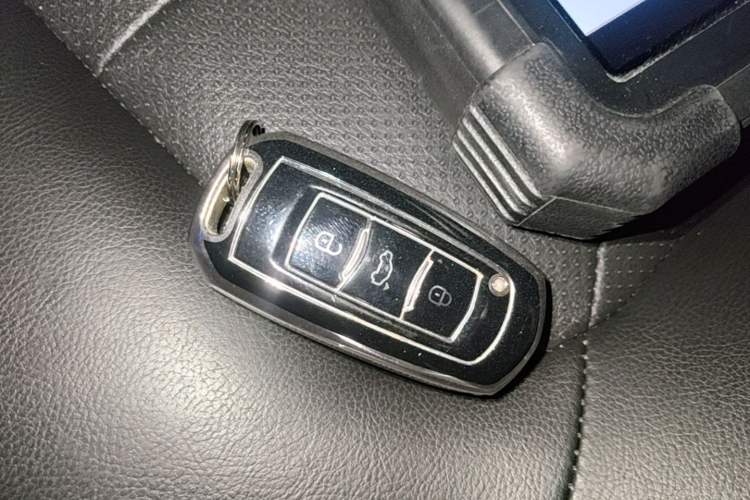 Used Geely Auto Emgrand 2016 Sedan 1.5L Manual Upward Edition Vehicle Key