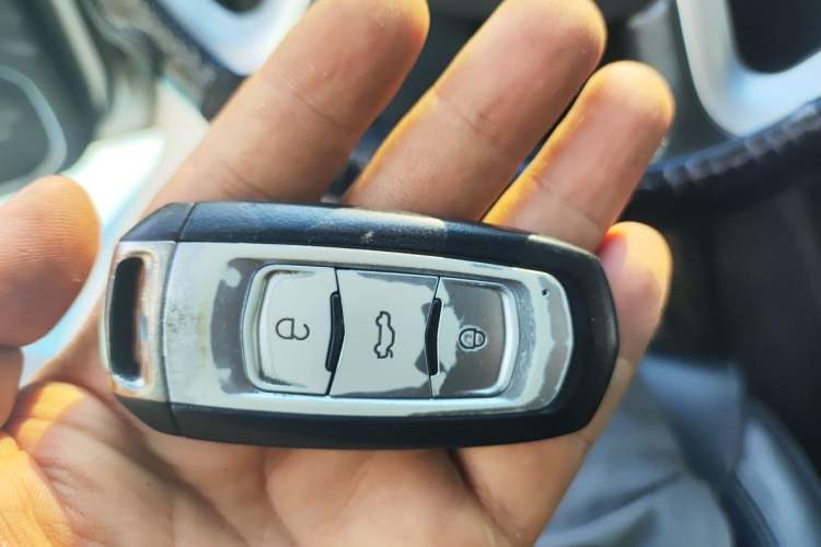 Used Geely Auto Emgrand 2016 Sedan 1.5L Manual Upward Edition Vehicle Key