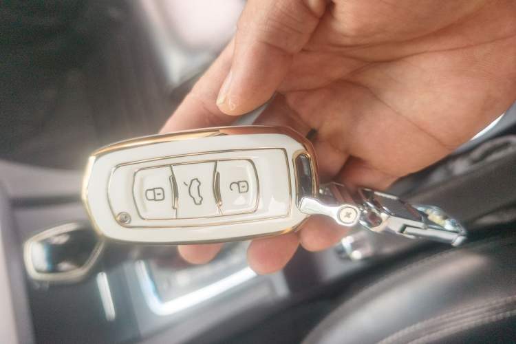 Used Geely Auto Emgrand 2016 Sedan 1.5L CVT Upward Version Vehicle Key