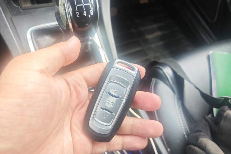 Used Geely Auto Emgrand 2016 Sedan 1.5L Manual Upward Edition Vehicle Key