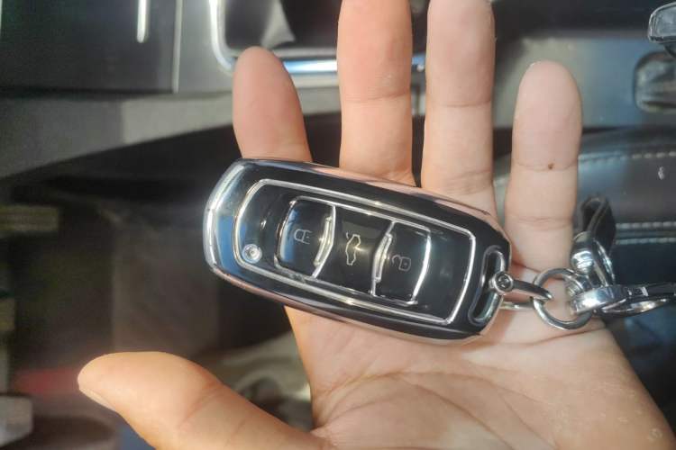 Used Geely Auto Emgrand 2016 Sedan 1.5L Manual Upward Edition Vehicle Key