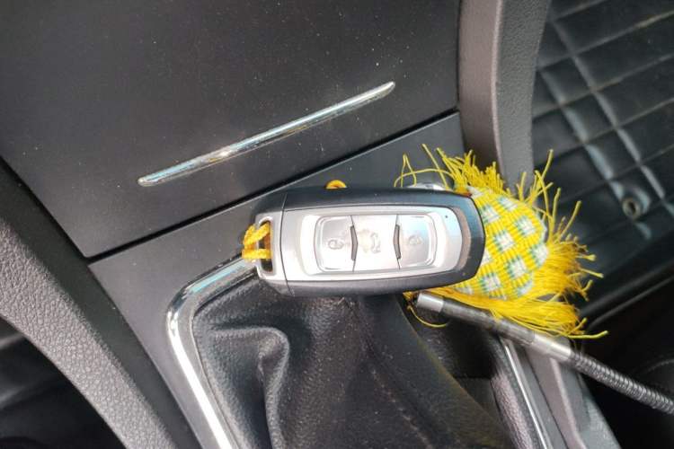 Used Geely Auto Emgrand 2016 Sedan 1.5L Manual Upward Edition Vehicle Key