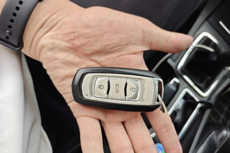 Used Geely Auto Emgrand 2016 Sedan 1.5L Manual Upward Edition Vehicle Key
