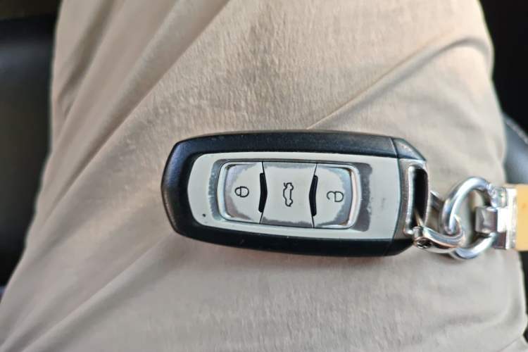Used Geely Auto Emgrand 2016 Sedan 1.5L CVT Upward Version Vehicle Key