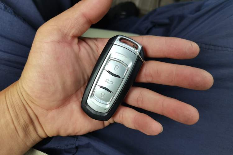 Used Geely Auto Emgrand 2016 Sedan 1.5L CVT Luxury Model Vehicle Key