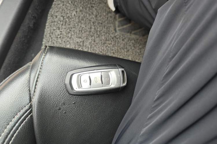Used Geely Auto Emgrand 2016 Sedan 1.5L Manual Upward Edition Vehicle Key