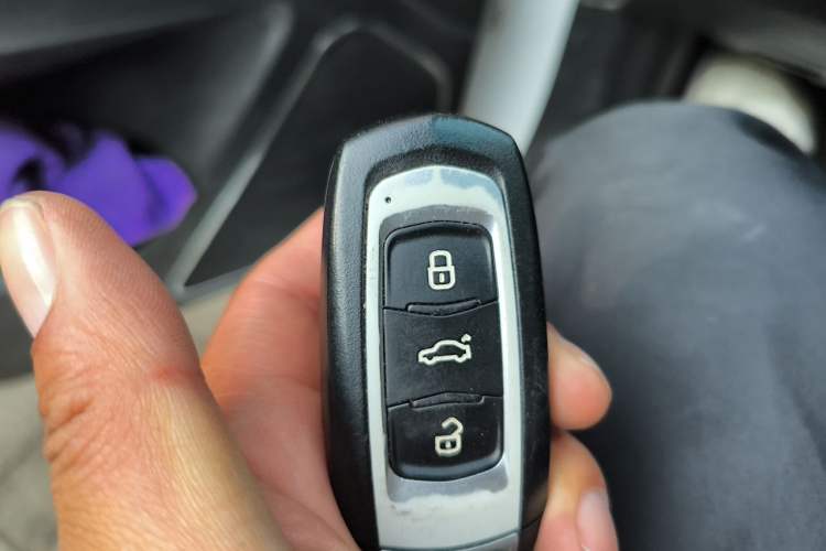 Used Geely Auto Emgrand 2016 Sedan 1.5L Manual Upward Edition Vehicle Key