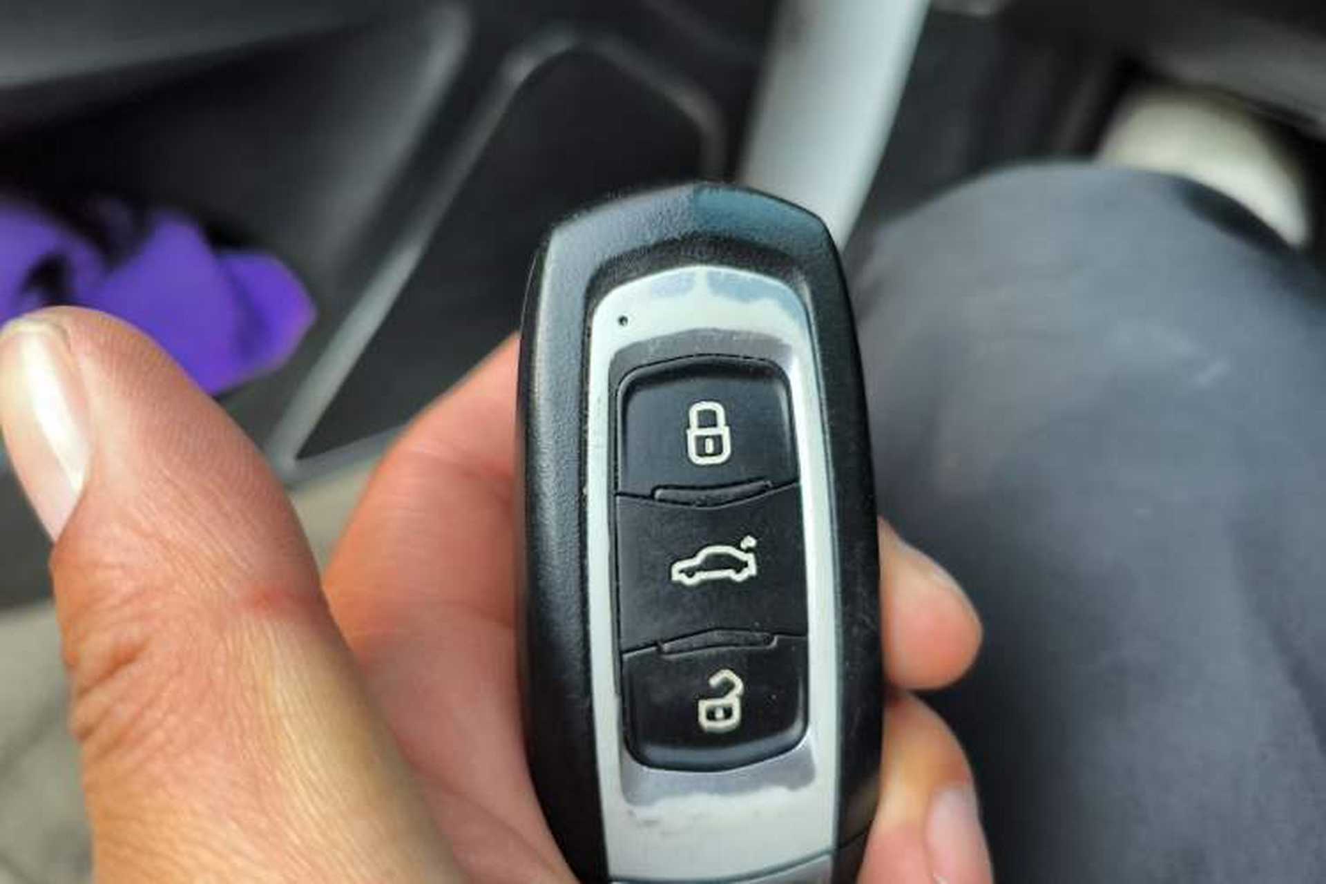 Used Geely Auto Emgrand 2016 Sedan 1.5L Manual Upward Edition Vehicle Key