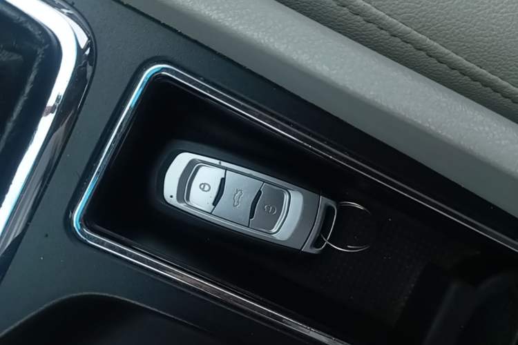 Used Geely Auto Emgrand 2016 Sedan 1.5L Manual Luxury Model Vehicle Key
