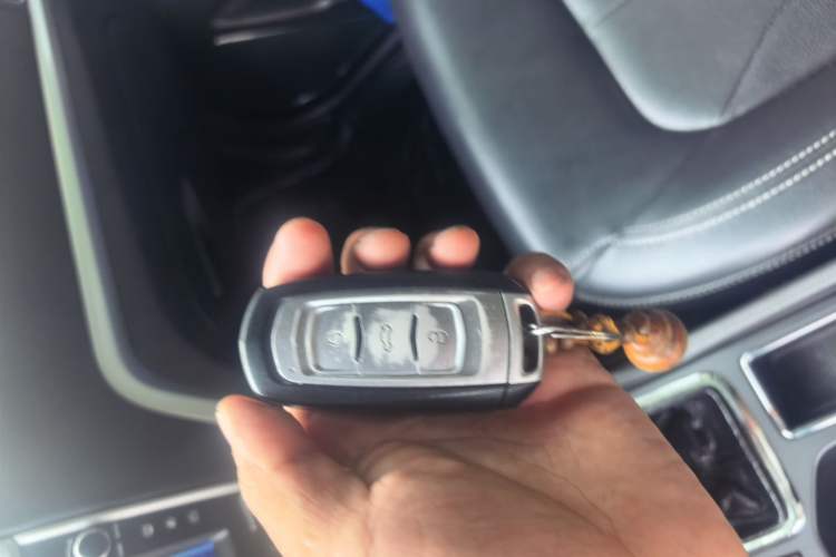 Used Geely Auto Emgrand 2016 Sedan 1.5L Manual Upward Edition Vehicle Key