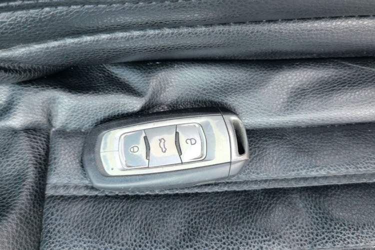 Used Geely Auto Emgrand 2016 Sedan 1.5L Manual Upward Edition Vehicle Key