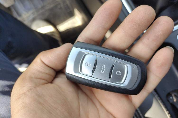 Used Geely Auto Emgrand 2016 Sedan 1.5L Manual Upward Edition Vehicle Key