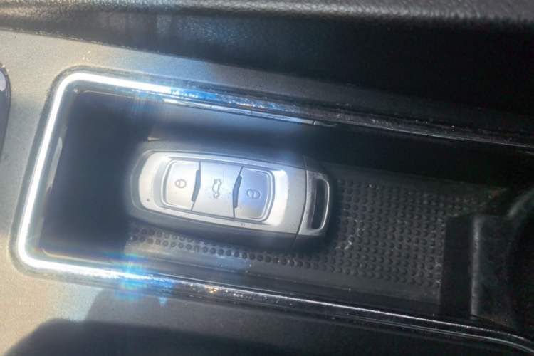 Used Geely Auto Emgrand 2016 Sedan 1.5L CVT Upward Version Vehicle Key