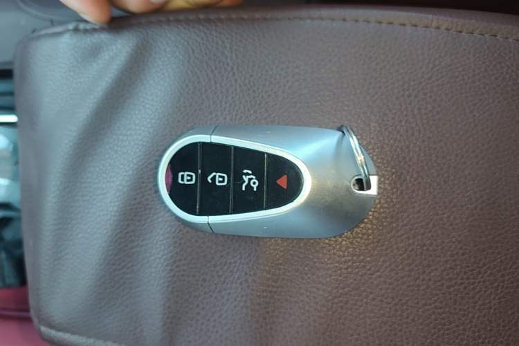 Used Geely Auto Emgrand 2016 Sedan 1.5L CVT Upward Version Vehicle Key