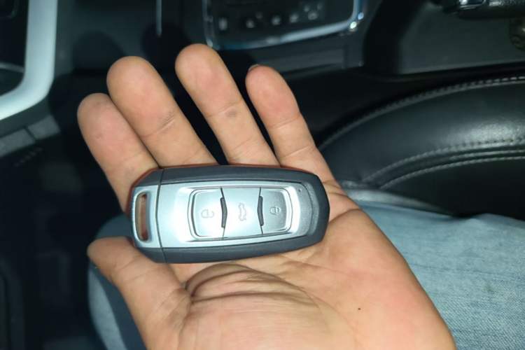 Used Geely Auto Emgrand 2016 Sedan 1.5L CVT Upward Version Vehicle Key
