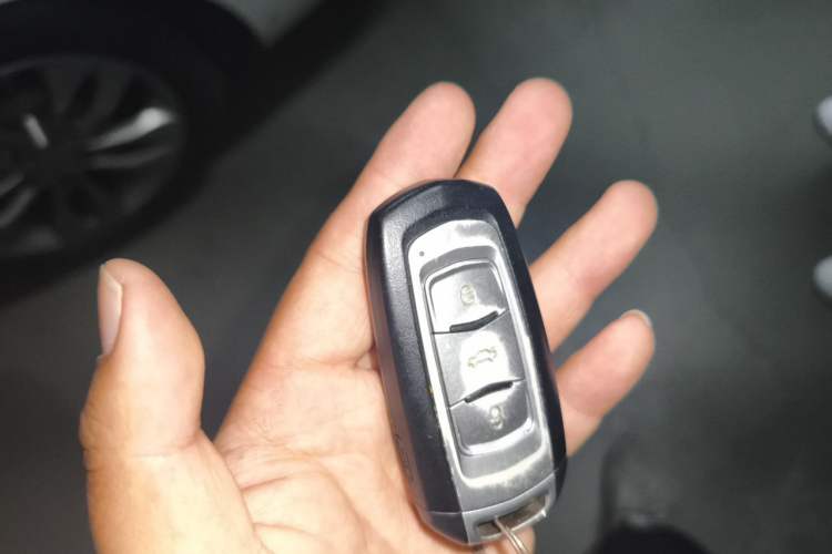 Used Geely Auto Emgrand 2016 Sedan 1.5L CVT Upward Version Vehicle Key