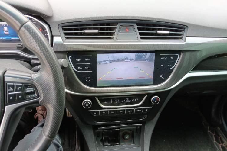 Used Geely Auto Emgrand 2017 Sedan Million Edition 1.5L Manual - Upward Version Audio And AC Panel