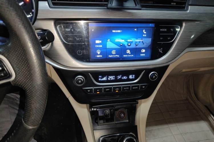 Used Geely Auto Emgrand 2017 Sedan Million Edition 1.5L Manual Luxury Model Audio And AC Panel