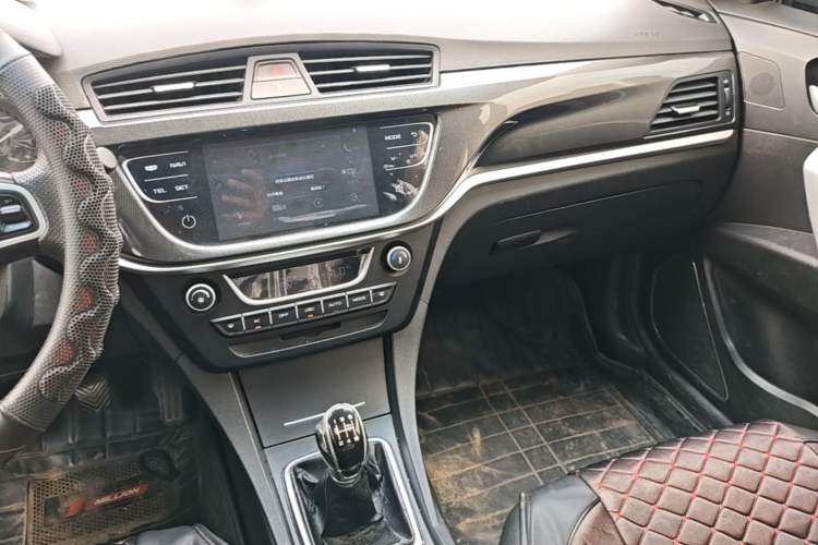 Used Geely Auto Emgrand 2017 Sedan Million Edition 1.5L Manual - Upward Version Audio And AC Panel