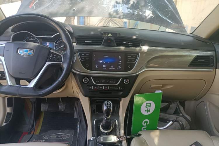 Used Geely Auto Emgrand 2017 Sedan Million Edition 1.5L Manual Luxury Model Audio And AC Panel