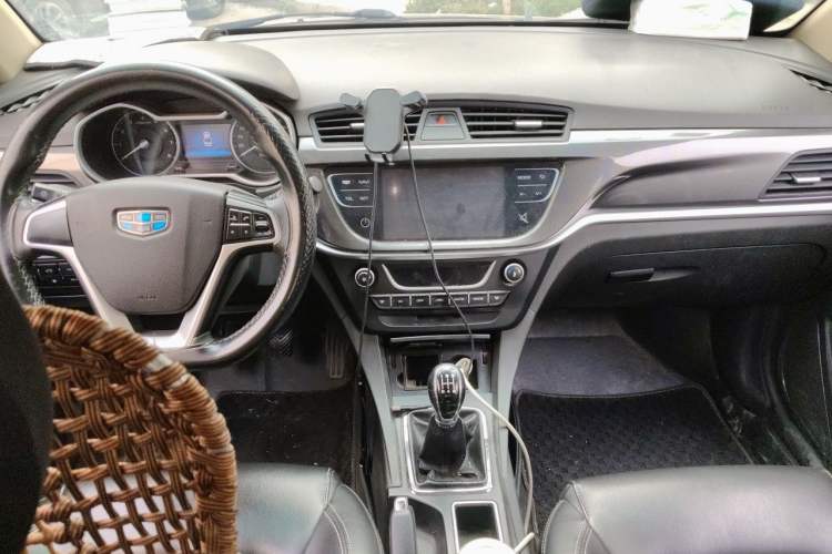 Used Geely Auto Emgrand 2017 Sedan Million Edition 1.5L Manual - Upward Version Center Console