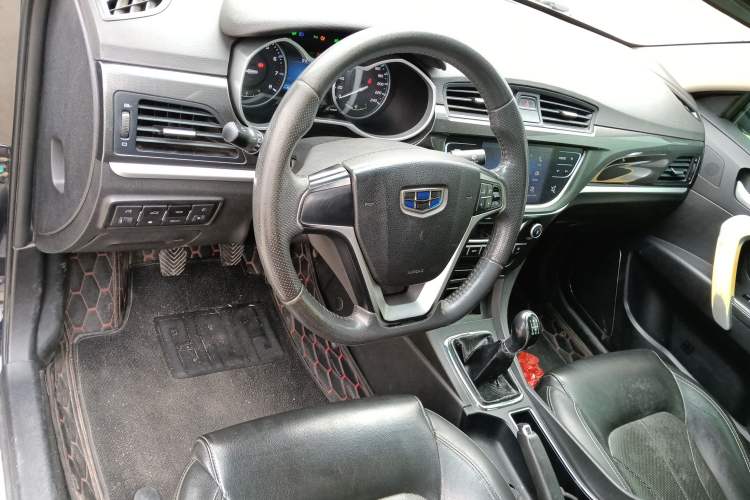 Used Geely Auto Emgrand 2017 Sedan Million Edition 1.5L Manual - Upward Version Center Console
