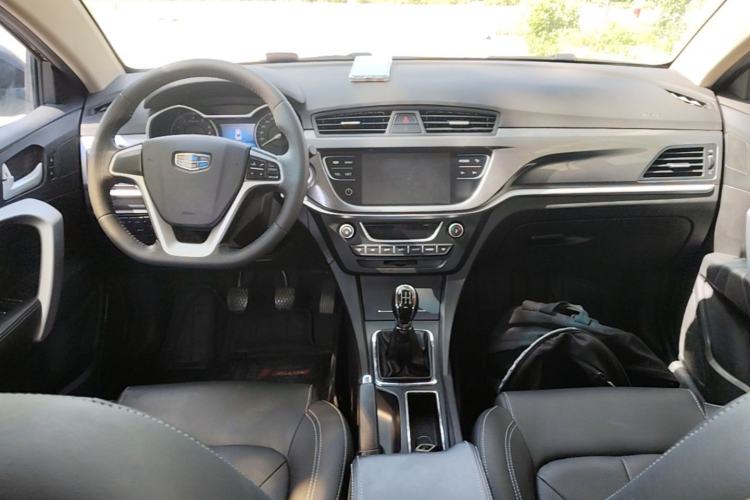 Used Geely Auto Emgrand 2017 Sedan Million Edition 1.5L Manual Upward Connect Version Center Console