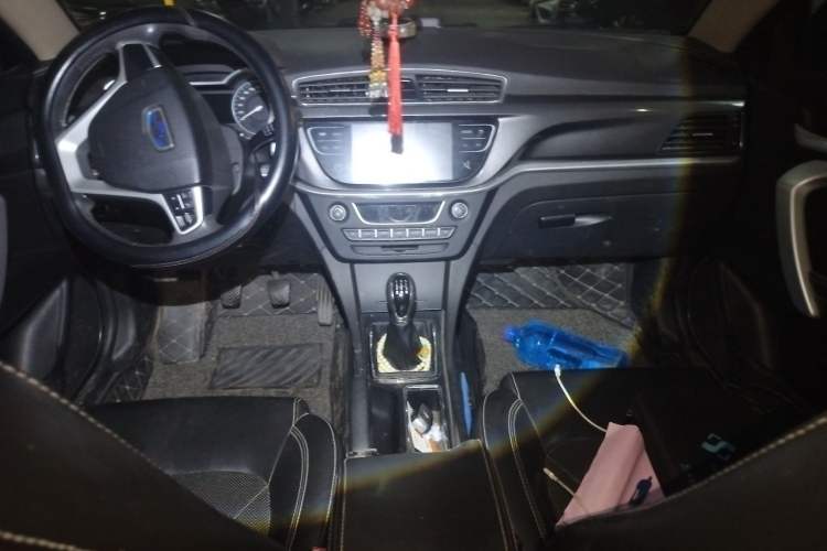 Used Geely Auto Emgrand 2017 Sedan Million Edition 1.5L Manual - Upward Version Center Console