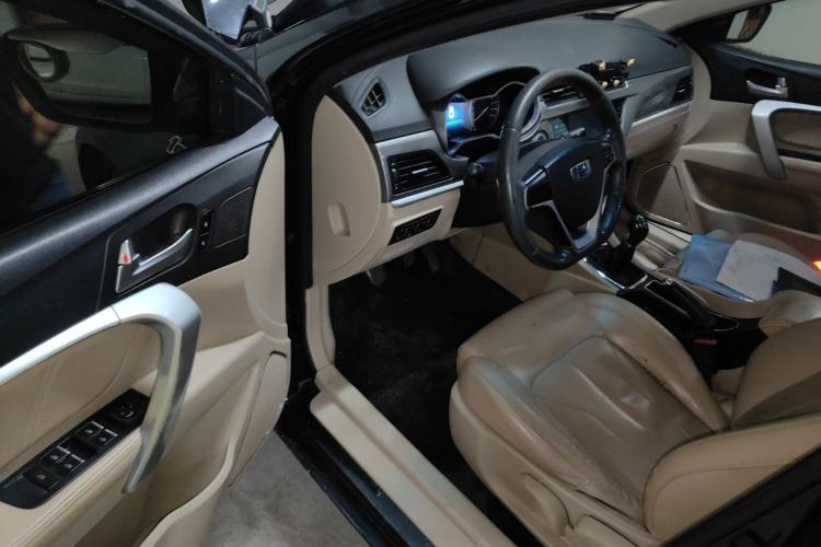 Used Geely Auto Emgrand 2017 Sedan Million Edition 1.5L Manual Luxury Model Driver Seat