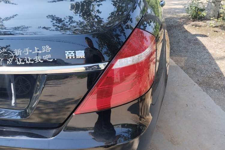 Used Geely Auto Emgrand 2017 Sedan Million Edition 1.5L Manual Upward Connect Version Exterior 3