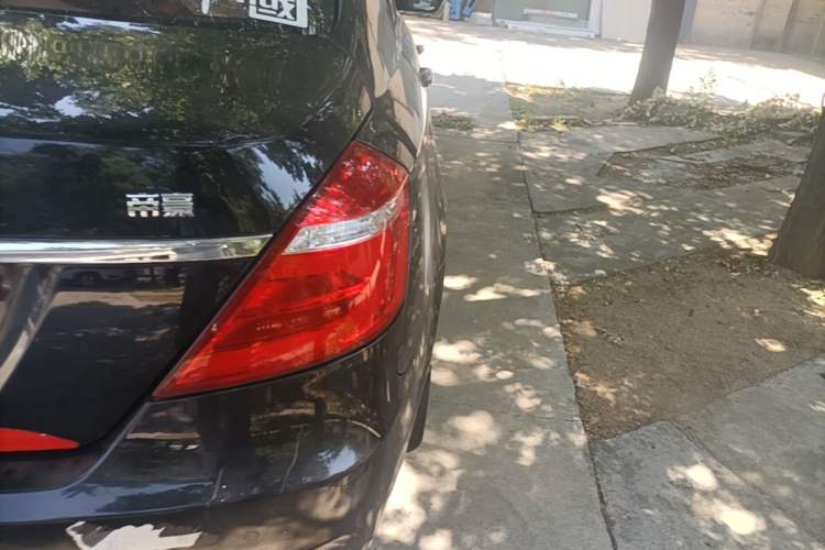 Used Geely Auto Emgrand 2017 Sedan Million Edition 1.5L Manual Luxury Model Exterior 3