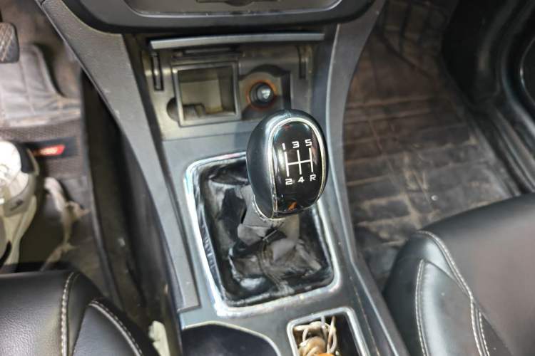 Used Geely Auto Emgrand 2017 Sedan Million Edition 1.5L Manual Upward Connect Version Gear Lever