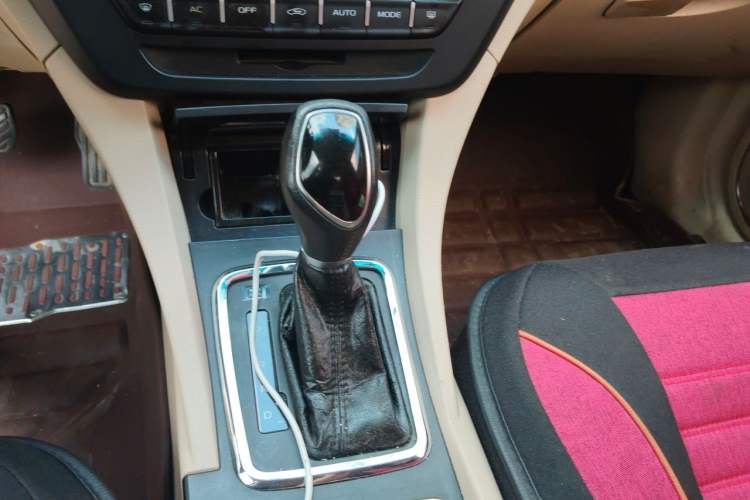Used Geely Auto Emgrand 2017 Sedan Million Edition 1.5L CVT Luxury Model Gear Lever