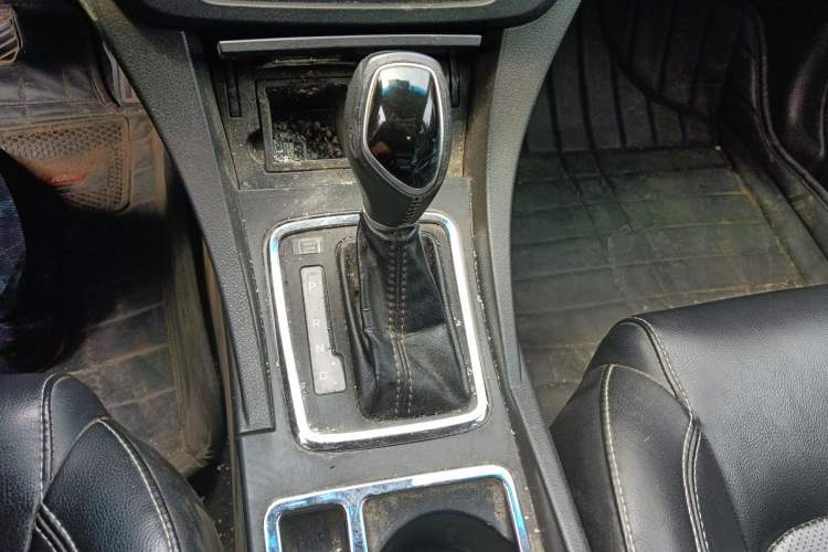 Used Geely Auto Emgrand 2017 Sedan Million Edition 1.5L CVT Upward Version Gear Lever