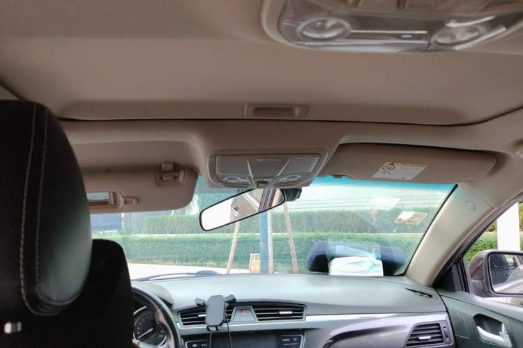 Used Geely Auto Emgrand 2017 Sedan Million Edition 1.5L Manual - Upward Version Headliner